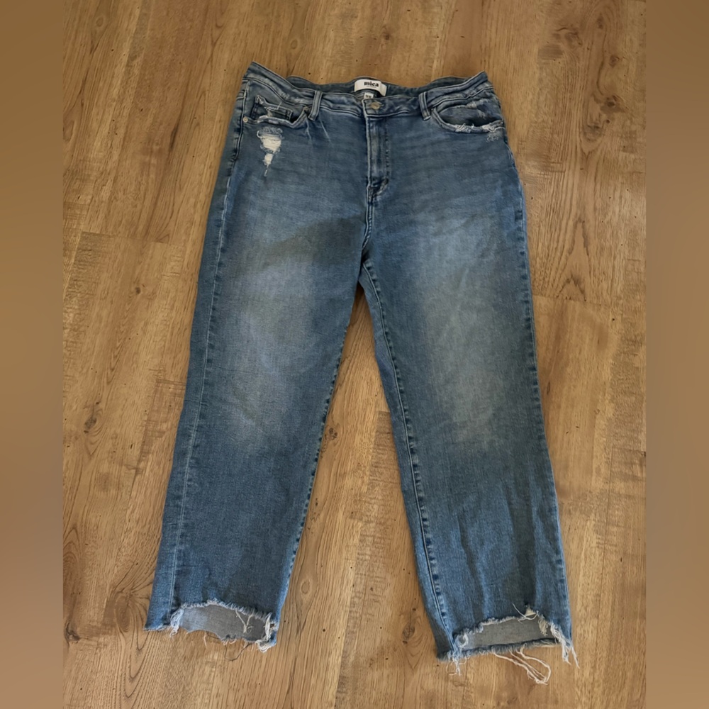 Women's Distressed Blue Cropped Jeans